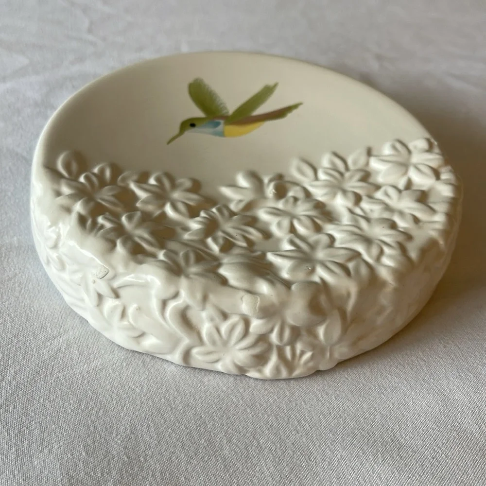 Hummingbird White Ceramic soap dish